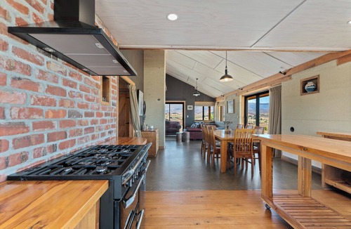 Matakanui House | A Place in Thyme - Alexandra Holiday Home