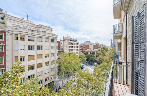 La Sagrada Familia Apartment | A rare find for those who like to be right in the middle of the excitement
