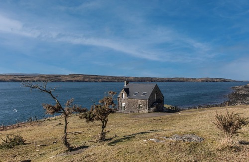 Kingsburgh Cottage | A secluded Skye boathouse where rugged beauty meets refined coastal living.