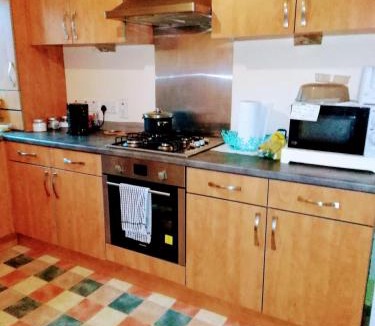 Glasgow House | A spacious double room with wi-fi & parking space