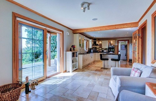 Craobh Haven House | A stunning contemporary villa with spectacular sea views, hot tub and BBQ Hut