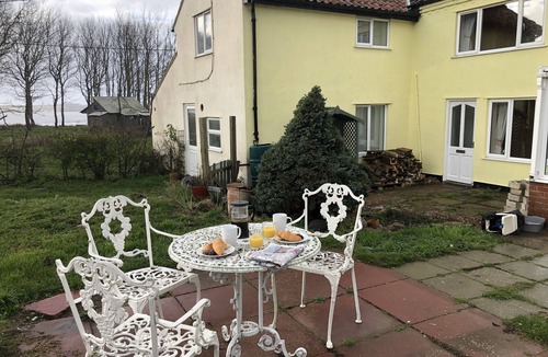 Saxmundham Cottage | A traditionally furnished cottage with fantastic views across the Alde Estuary
