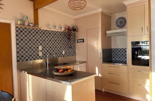 Patons Rock House | Absolute Beachfront at Patons Rock