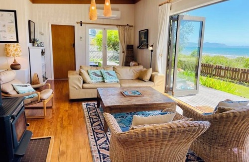 Patons Rock House | Absolute Beachfront at Patons Rock