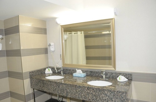 Central Hamilton Hotel | Admiral Inn Hamilton