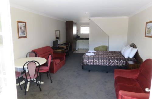 Springlands Hotel | Admirals Motor Lodge