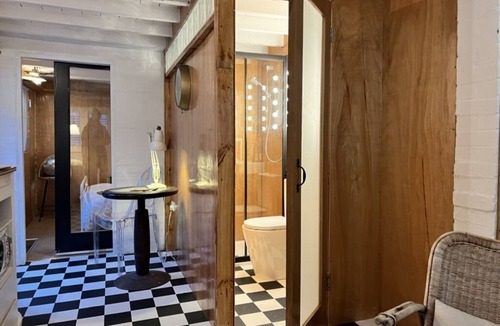 Bury St Edmunds Apartment | Adorable 1 bed guest studio in Bury St Edmunds.