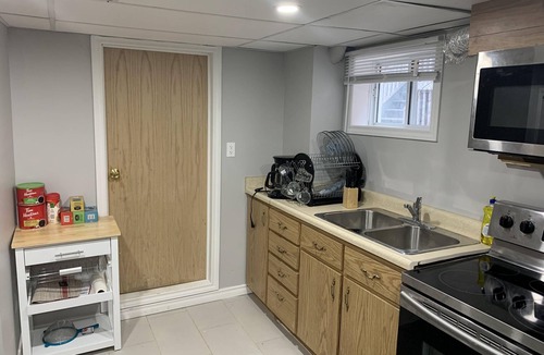 South Central House | Adorable two bedrooms unit with sperate entrance close to everywhere