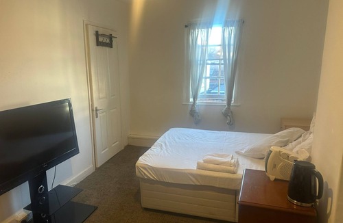 Whitchurch-on-Thames Hotel | Affordable riverside rooms & incredible farm-to-fork food- Early breakfast