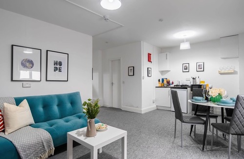 Southgate Apartment | Affordable 2 Bed Flat in London, N14 1C
