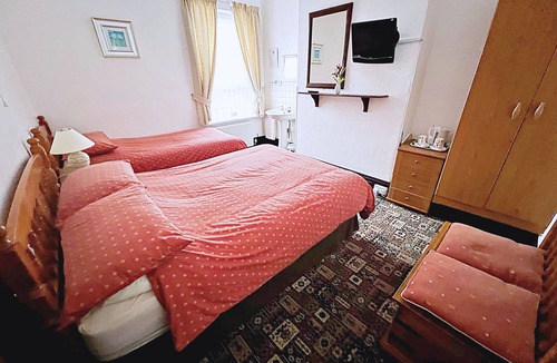 Cleethorpes Hotel | Affordable & comfortable Guest House by Sea Room 2