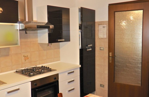 Grado Apartment | Air-conditioned spacious apartment with covered car parking 100m from the beach