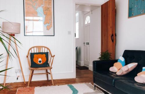 Mylor Churchtown House | Albion Cottage central Falmouth with parking and 10 minutes to the beach