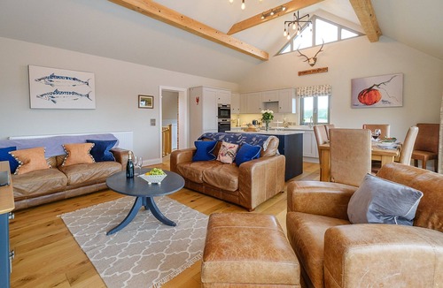 Aldeburgh Cottage | Alde Bay Farm - Lobster Pot - sleeps 6 guests in 3 bedrooms