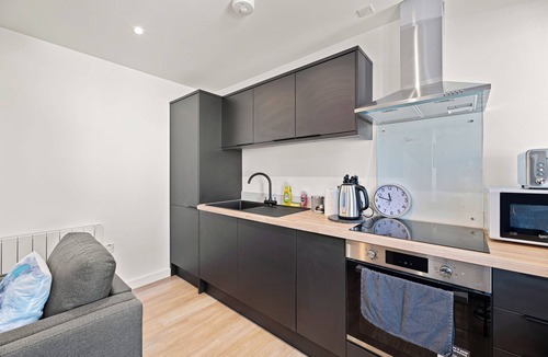 Offerton Apartment | Alexandra House by Guestz