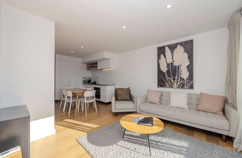 Albert Town Apartment | Alpine Junction Townhouse Apartments