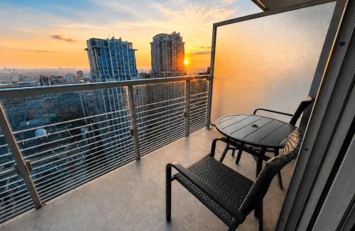 Bay Street Corridor Apartment | Altitude Suites on Yonge - Downtown Toronto Short Walk to SickKids, TMU & Eaton Centre