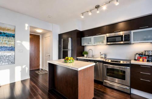 Bay Street Corridor Apartment | Altitude Suites on Yonge - Downtown Toronto Short Walk to SickKids, TMU & Eaton Centre