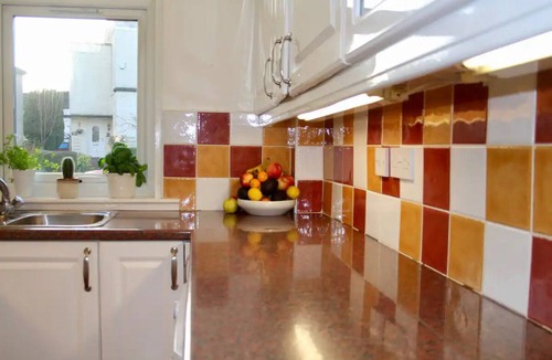 Cardonald Apartment | Amazing 2-Bed Home w/Private Garden Free Parking