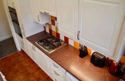 Cardonald Apartment | Amazing 2-Bed Home w/Private Garden Free Parking