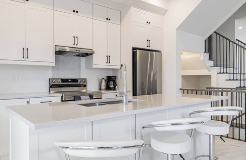 Oakville House | Amazing 6-bedroom Home in charming Oakville