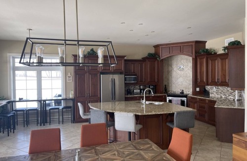 Selwyn House | Amazing custom home with with it's own all season hockey rink.