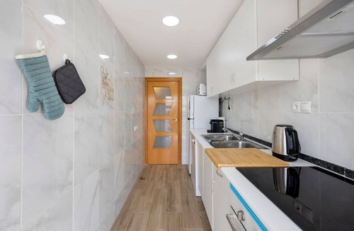 Cornella de Llobregat Apartment | Amazing and bright 3-bedroom home, nestled in the charming town of Cornellà de Llobregat, just a short 20-minute journey from the vibrant city of Barcelona.