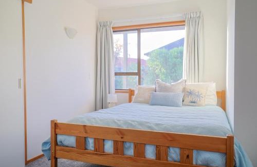 Kaikoura House | Amazing Sunrises in the Spa
