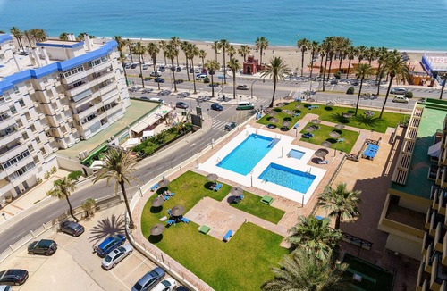 Torrequebrada Apartment | Amazing views Beachfront Apartment with Swimming Pool REF005
