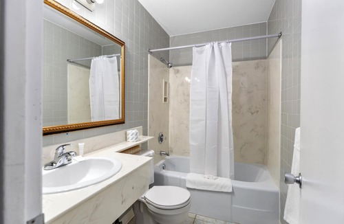 Sault Ste. Marie Hotel | Ambassador Motel