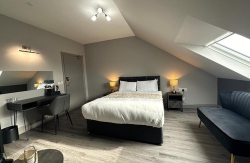 Dunfermline Hotel | Amorist Hotel