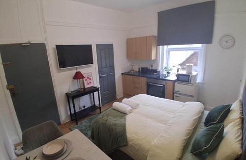 Bedford Apartment | An essential studio flat located in the town centre riverside