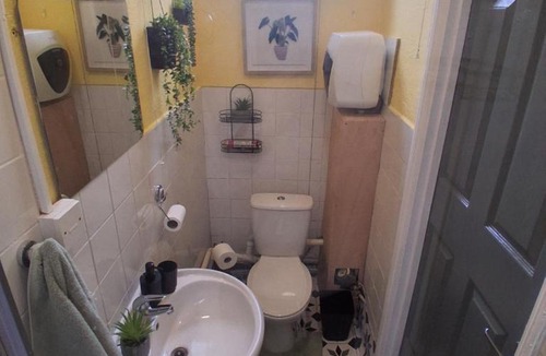 Bedford Apartment | An essential studio flat located in the town centre riverside