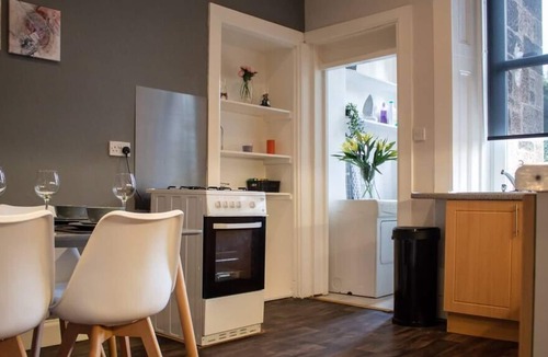 Shawlands Apartment | Anchored | Spacious Apartment in Glasgow's Southside