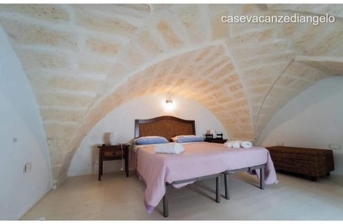 Uggiano la Chiesa Bed & Breakfast | Anemone Studios - Spacious room with extra bed near Otranto