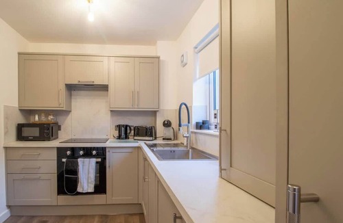 Airdrie House | Angel House - 3 bedrooms close to Airdrie Centre