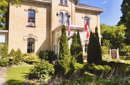 Stratford Apartment | Annabelle Stone Maiden Inn