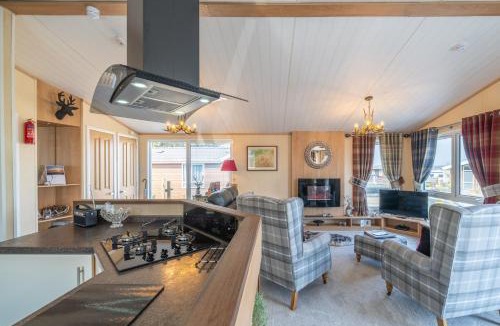 Cockermouth House | Antler Lodge - Meadows Retreat Lodge Park