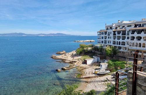 Pedrinya Apartment | Apartamento exclusivo a 50m de la playa con piscina en L'Escala - HISP-236-28