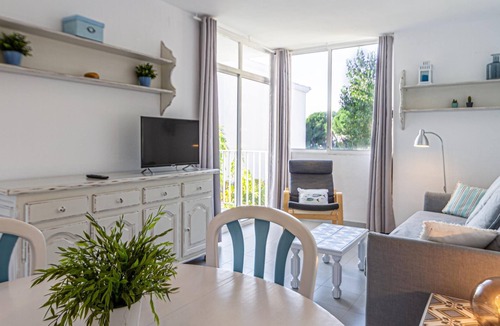Sant Pol De Mar Apartment | Apartment 2min beach with parking pet friendly