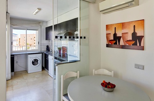 L'Estartit Apartment | APARTMENT (3 ADULTS + 2 CHILDREN) STREET VIEW
