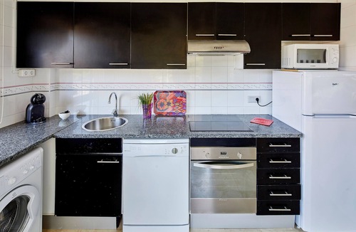 L'Estartit Apartment | APARTMENT (3 ADULTS + 2 CHILDREN) STREET VIEW