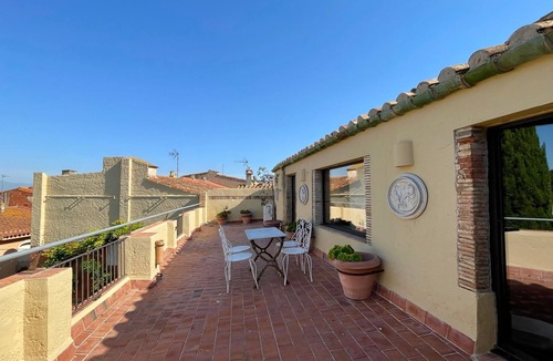 Castello d'Empuries Apartment | Apartment 'Apartaments Can Gibert - Albera' with Private Terrace, Wi-Fi and Air Conditioning