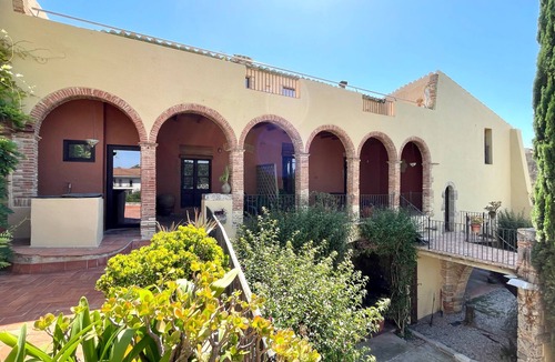 Castello d'Empuries Apartment | Apartment 'Apartaments Can Gibert - Rubina' with Private Terrace, Shared Garden and Wi-Fi
