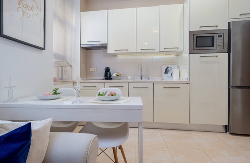 San Gil Apartment | Apartment 'Alameda Cool' with Wi-Fi and Air Conditioning