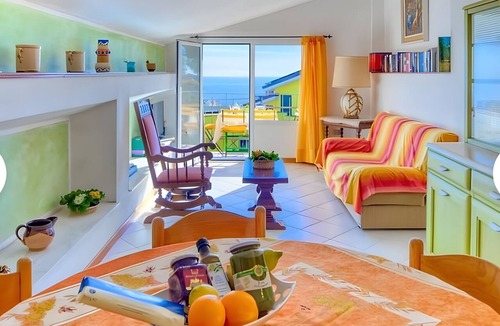 Poggi Apartment | Apartment 'Aurora' with Sea View, Shared Pool and Wi-Fi