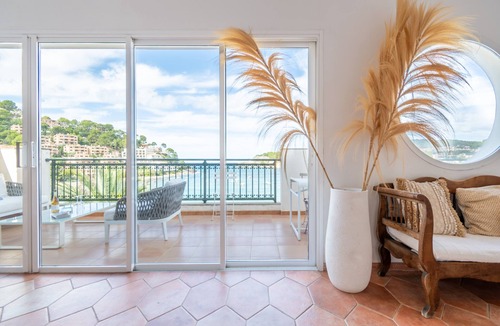 Puerto de Soller Apartment | Apartment 'Beachfront Port De Soller' with Private Terrace, Wi-Fi and Air Conditioning