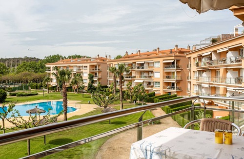 Platja d'Aro Apartment | Apartment 'Bovilla' with Shared Pool, Wi-Fi and Air Conditioning