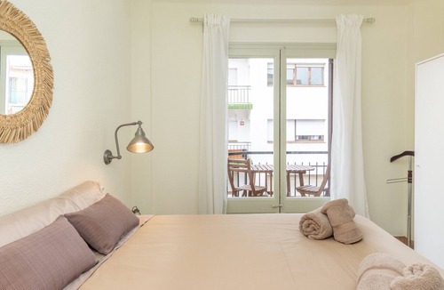 Palamos Apartment | Apartment 'Calma De Mar' with Wi-Fi and Air Conditioning