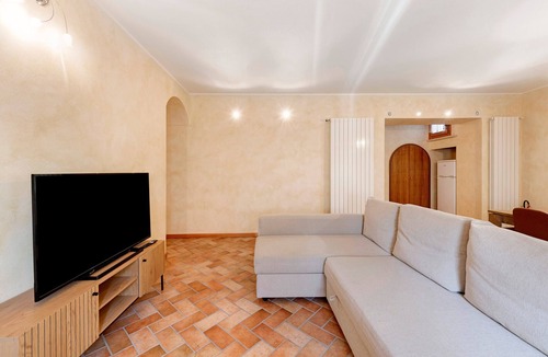 Pozzolengo Apartment | Apartment 'Casa Dolce Casa Al Castello' with Lake View, Wi-Fi and Air Conditioning